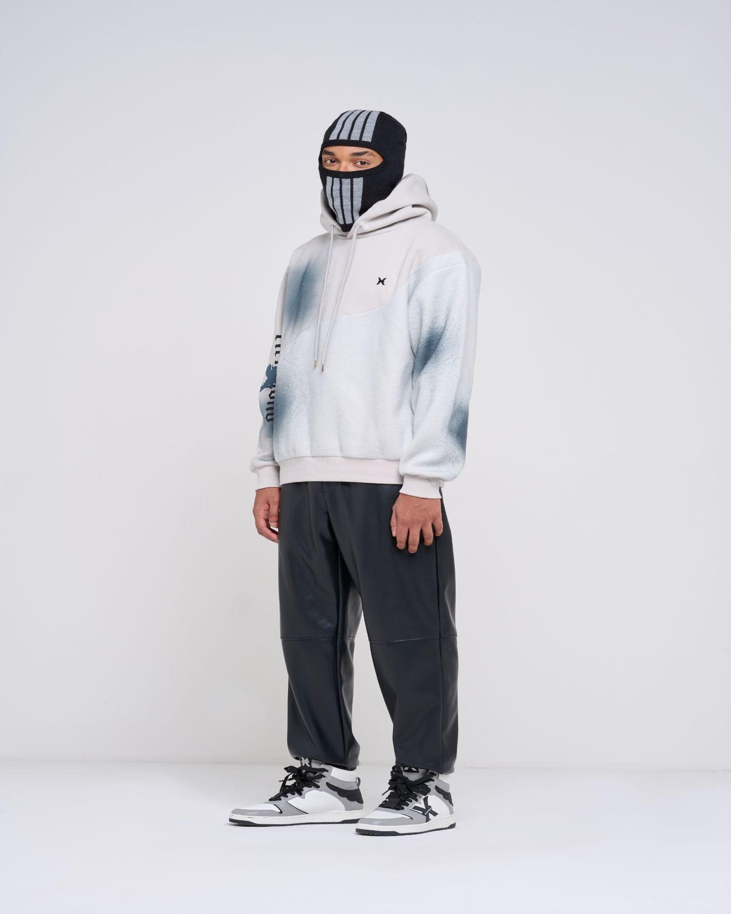 UMA24210FEGREY