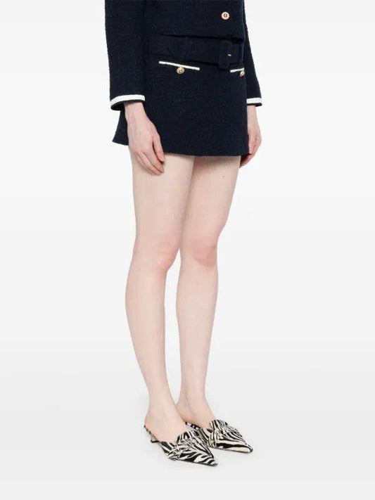 PF25-034P BL SELF-PORTRAIT